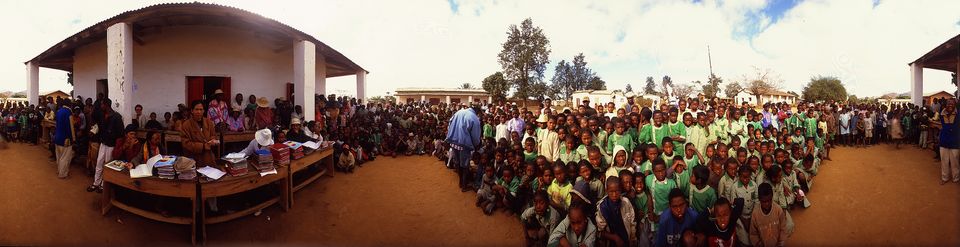 Sakalalina-Distribuzione attestati scolastici — Madagascar